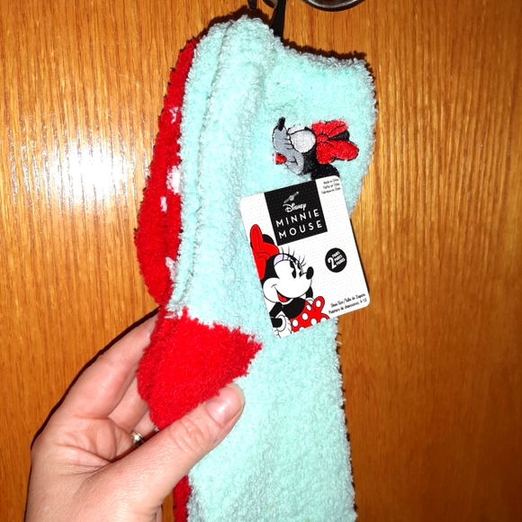2 PK of Mickey & Minnie Mouse Fuzzy Socks NWT - Picture 13 of 16